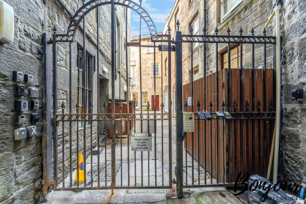 Spacious 2Br-1Ba - Grassmarket - Free Parking By Bonjour Residences Edinburgh Exterior foto